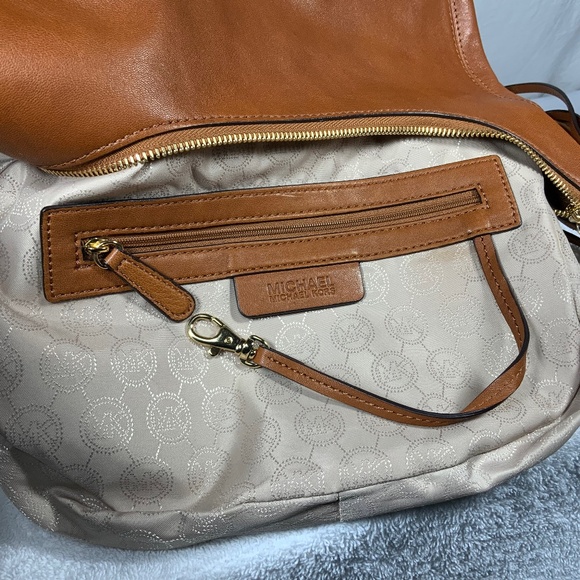 Michael Kors Rhea Leather Fringe Studded Shoulder bag - Picture 3 of 11